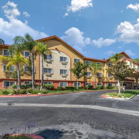 Comfort Suites Near Six Flags Magic Mountain