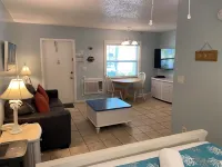A Tropical Breeze Beach Club - Anna Maria Island - 2-Star