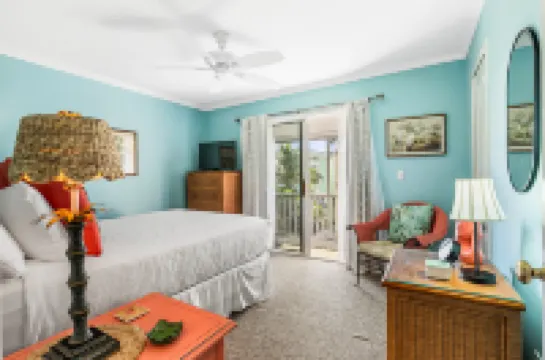 Heated Pool and Three Lanais - Charming Coastal Haven