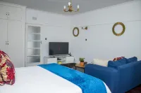 Centrally Located Studio Apartment - 2363 - Apartments