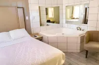 Econo Lodge Inn & Suites