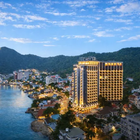 Oyster Bay Hotel Vung Tau Отели рядом с достопримечательностью «Станция подъемника Нуйлон»