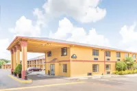 Days Inn & Suites by Wyndham Marshall