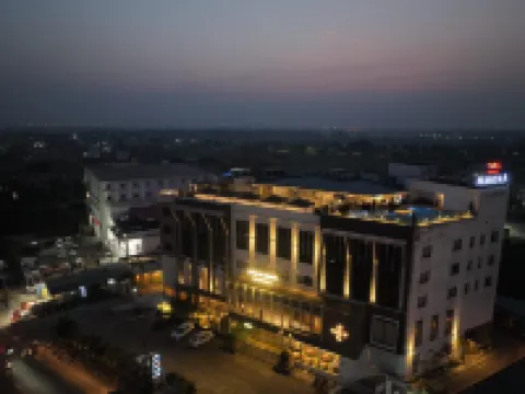 Pal Heights Mantra Hotel di 