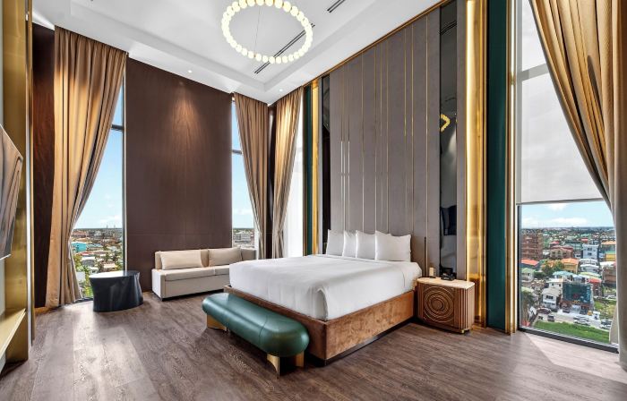 Jewelz By King's Hotel