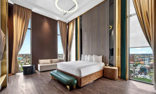 Jewelz By King's Hotel