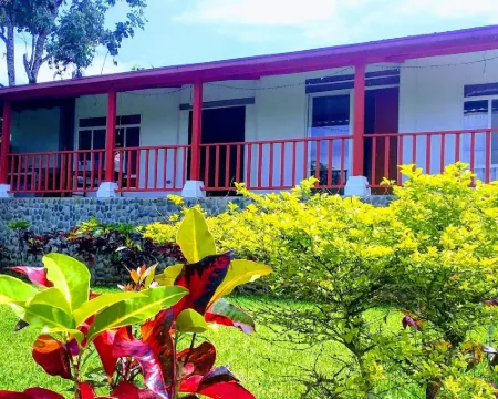 Quinta Cascada Azul Hoteles en Calacalí