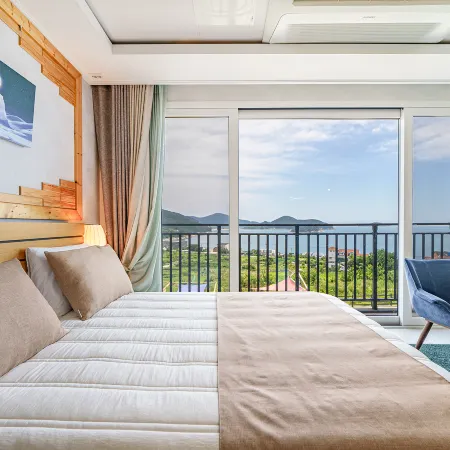 Geoje Island Harakeke Pension (New Swimming Pool Open)