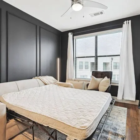 Luxe 1 Bedroom With Pool Near Toyota HQ & Legacy West