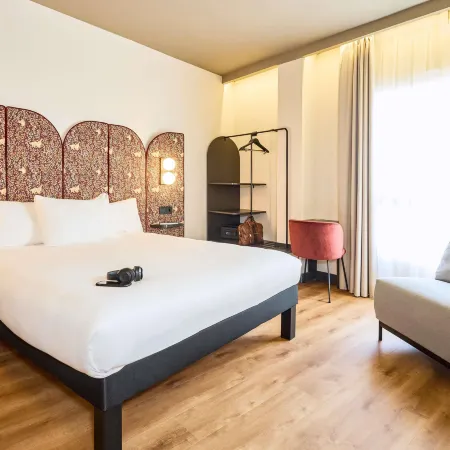 Ibis Styles Madrid Centro Maravillas Отели рядом с достопримечательностью «Монклоа-Аравака»