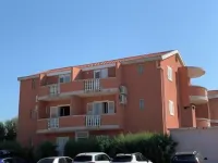 Villa Ata Razanac - Nice Apartment by the Sea Hotels in Razanac