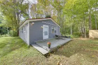 Rustic Retreat Across from Lake Family Friendly! - parking