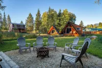 Glacier National Park-cozy, rustic home w/ hot tub, just 6 minutes to the park