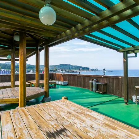 Ulsan Padosori Pension Отели рядом с достопримечательностью «Каменная балка Юпо»
