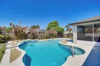 Jump into Fall at This Cozy Gem w/ Private Pool! - Homestays