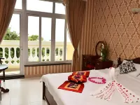 Nathalie's Vung Tau Hotel Hotels near Marina Bay Resort - Royal villa suite
