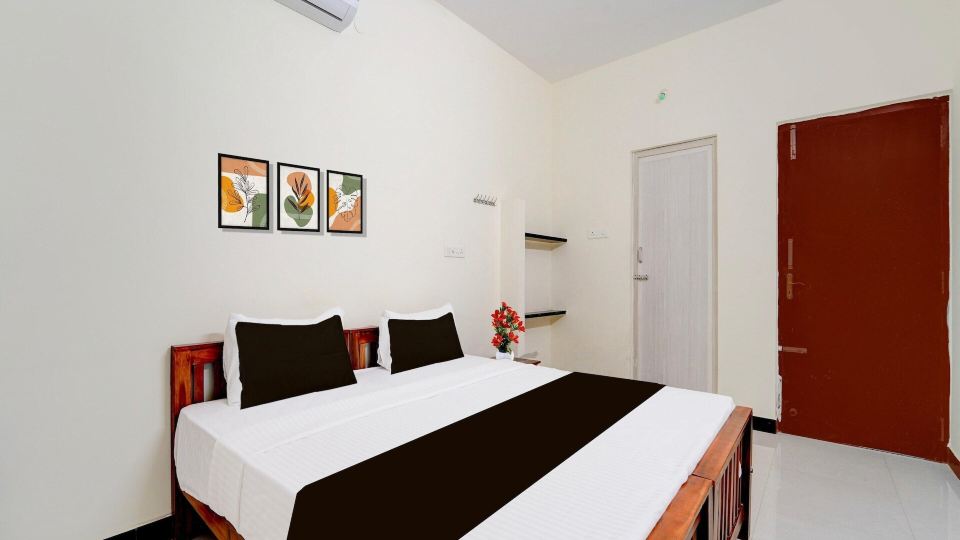 Deluxe Nira Residency