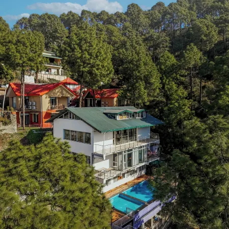 Alaya Stays 3BHK Golden Meadow Villa
