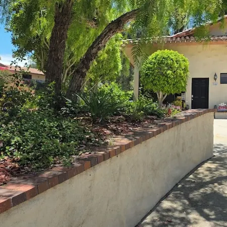 Detached guest house on private gated Spanish Estate with a pool, Temecula close