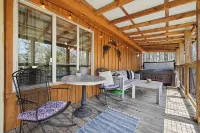 Romantic Red River Gorge Cabin w/ Hot Tub, Pond Views & Dog Friendly