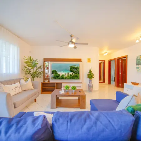 COZY 7BR Villa  BIG POOL  Close to beach!