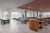 倫敦斯坦斯特德機場希爾頓歡朋酒店 - 酒吧