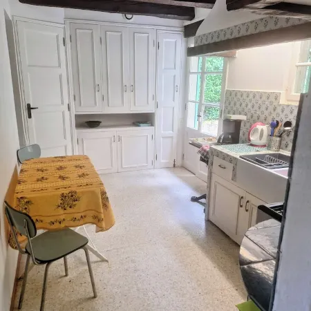 Petite Maison en rez de Chaussée Indépendante et Calme Dans Proptiété Sécurisée