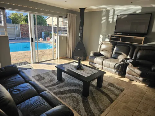 Menza Self-Catering in George South Africa- Your Home-Away-from Home - วิวภูเขา