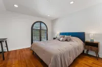 Turf & Tide: Rare Triple Crown Home – Near Beach - 3-Star