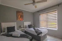 Coastal Chic in the Heart of Ballito  3-Bed Oasis - 2 ดาว