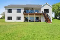 Luxury Beach Retreat: Private Beach + Bonus Tiny House - 4 tähden