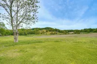 Horse Racing & Skiing in Greenwich: Dogs Welcome - 3-Star