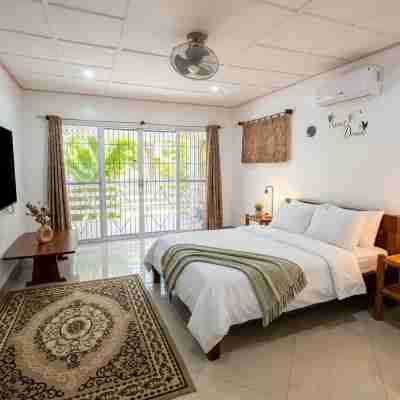 Villa with a pool—a 10-minute walk to the beach Rooms