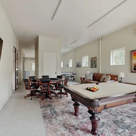 Spacious House With Ping-pong and Pool Table, Balcony With Water and Sunset View