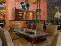 Fairmont Mara Safari Club - Bares