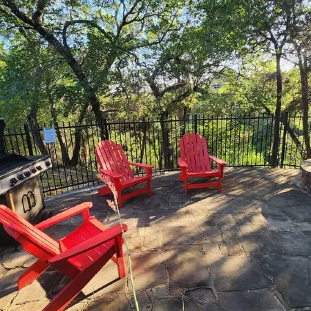 Serenity at the Wooded Bliss Cabin of Lake Travis