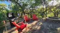 Serenity at the Wooded Bliss Cabin of Lake Travis - Chalets