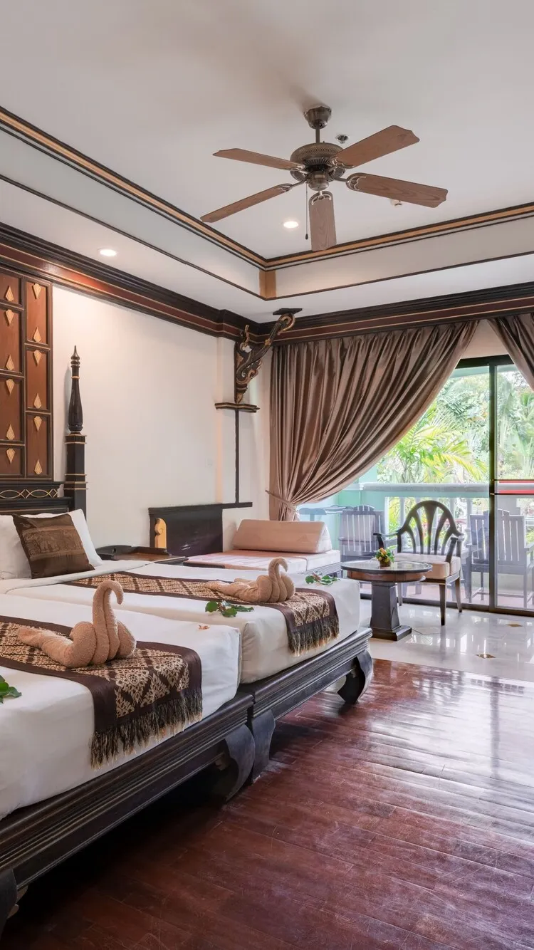 Suite, 2 Twin Beds, Pool View