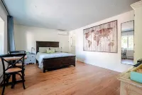Beautiful 1 Bedroom, 1 Bathroom in Medford with WiFi and AC - Apartments
