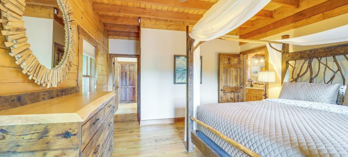 Game Room + Deck: Spacious Spruce Pine Retreat! Hotels in Mitchell County