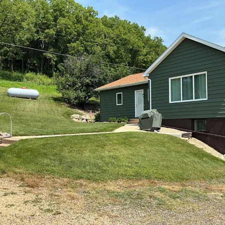 Riverview Getaways (only 13 miles to La Crosse WI or Iowa border)