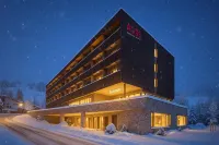Jufa Hotel Savognin - parking