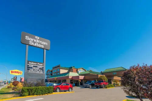 Sandman Hotel Vernon - Pools