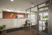 Super 8 by Wyndham Meridian - Pet friendly