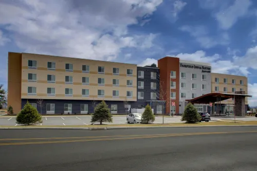阿倫敦西部萬楓飯店及套房 - 停車場
