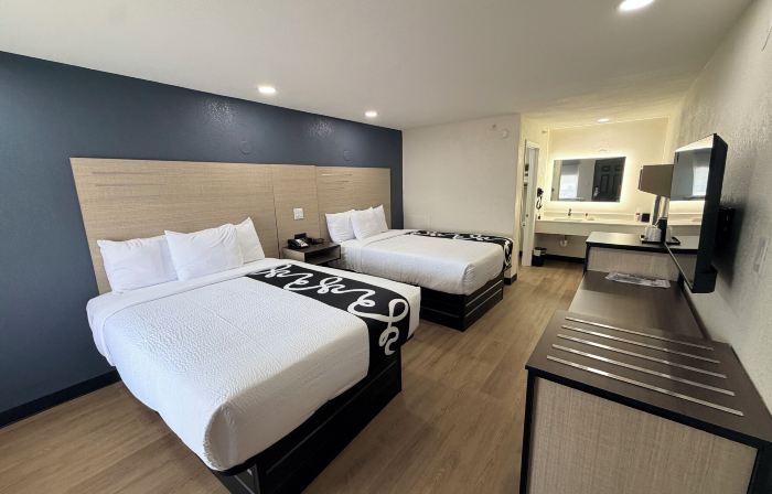Spring Place Inn & Suites