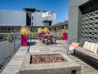 The Grove West Seattle Inn Các khách sạn gần Sân bay quốc tế Boeing Field