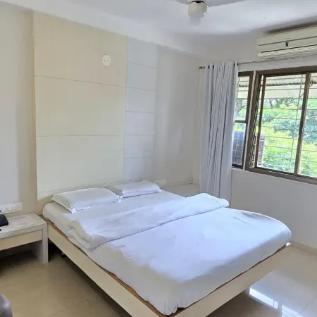 Hotel Aashish Deluxe Lodging, Kolhapur