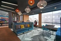 Tru by Hilton Burlington - 3-Star