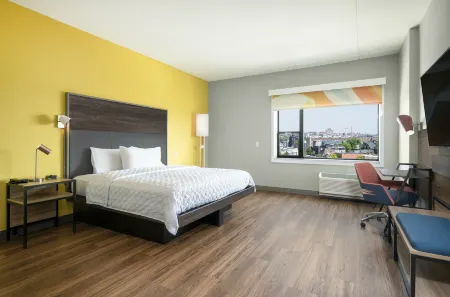 Tru by Hilton Baltimore Harbor East